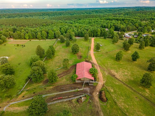 331 Christopher Ln, Lawrenceburg, TN 38464