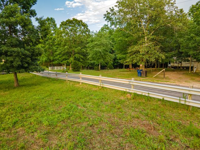 331 Christopher Ln, Lawrenceburg, TN 38464
