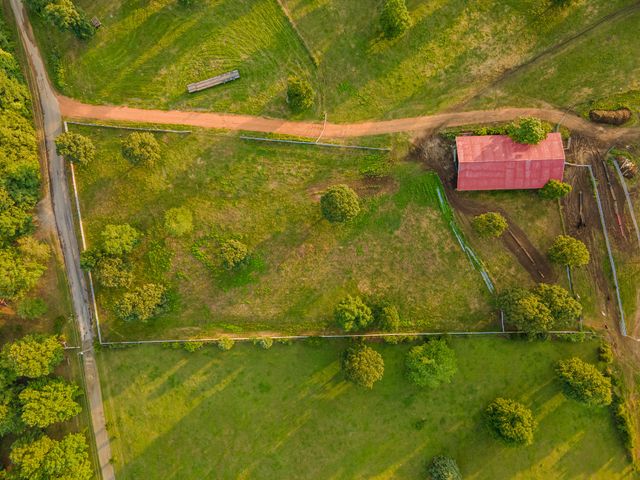 331 Christopher Ln, Lawrenceburg, TN 38464