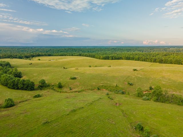 331 Christopher Ln, Lawrenceburg, TN 38464