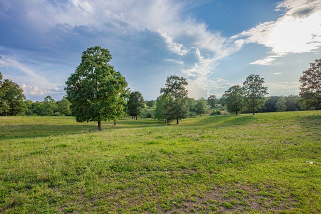 331 Christopher Ln, Lawrenceburg, TN 38464