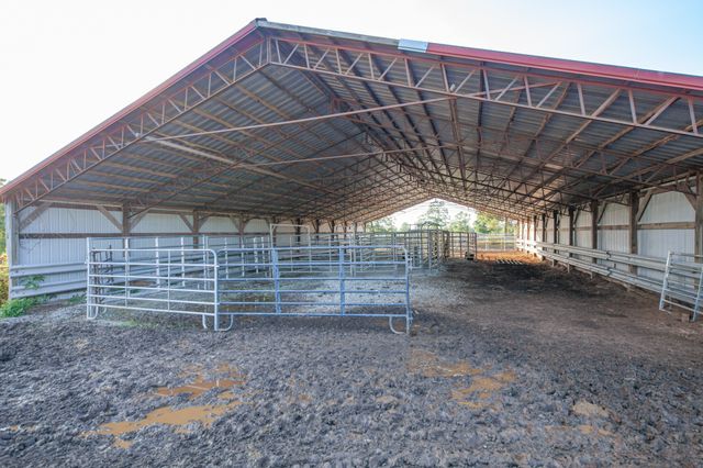 331 Christopher Ln, Lawrenceburg, TN 38464