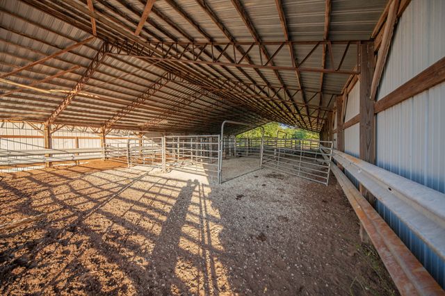 331 Christopher Ln, Lawrenceburg, TN 38464