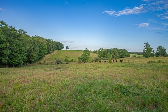 331 Christopher Ln, Lawrenceburg, TN 38464