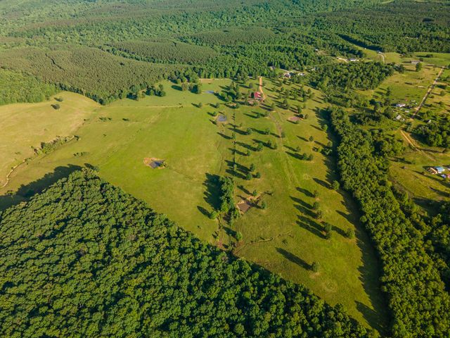 331 Christopher Ln, Lawrenceburg, TN 38464