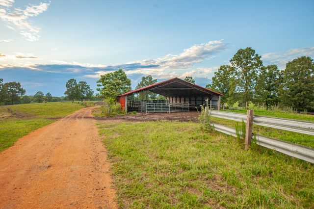 331 Christopher Ln, Lawrenceburg, TN 38464