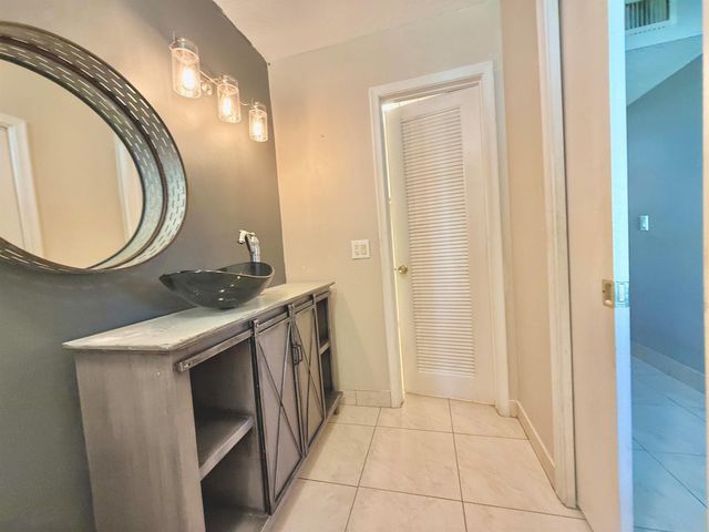 220 Country Lane A, Boynton Beach, FL 33435