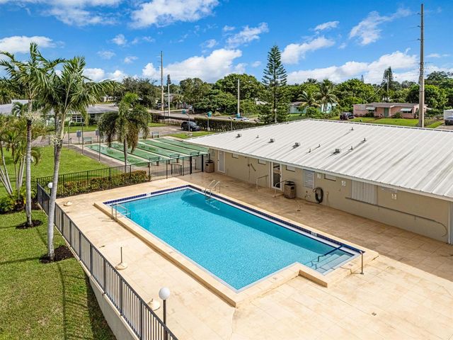 220 Country Lane A, Boynton Beach, FL 33435