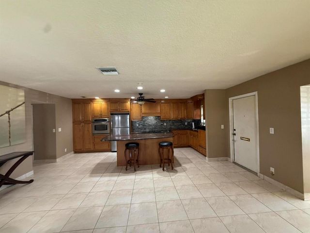 220 Country Lane A, Boynton Beach, FL 33435