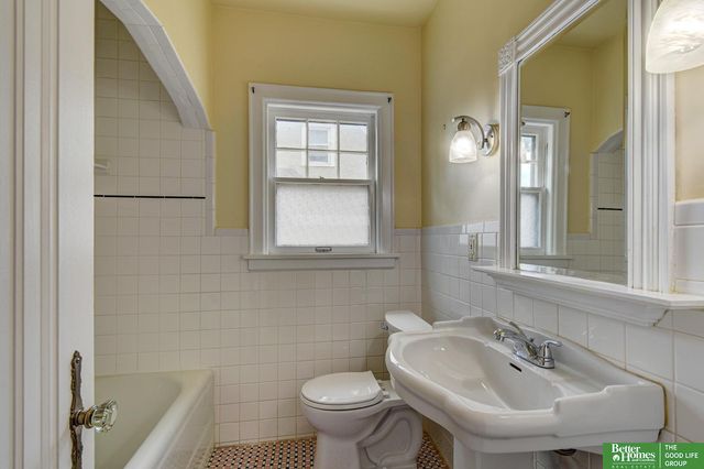 2619 N 52nd Street, Omaha, NE 68104