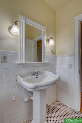 2619 N 52nd Street, Omaha, NE 68104