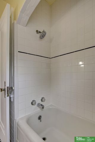 2619 N 52nd Street, Omaha, NE 68104