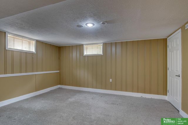 2619 N 52nd Street, Omaha, NE 68104