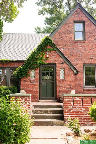 2619 N 52nd Street, Omaha, NE 68104