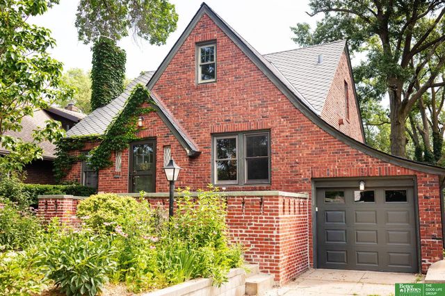 2619 N 52nd Street, Omaha, NE 68104