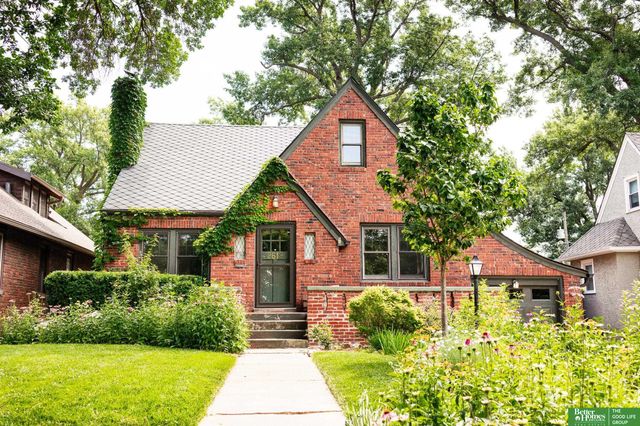 2619 N 52nd Street, Omaha, NE 68104