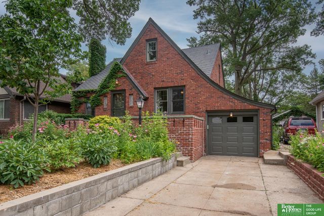 2619 N 52nd Street, Omaha, NE 68104