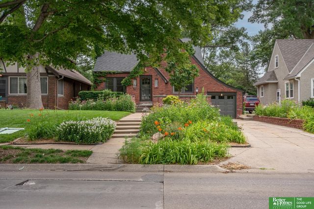 2619 N 52nd Street, Omaha, NE 68104