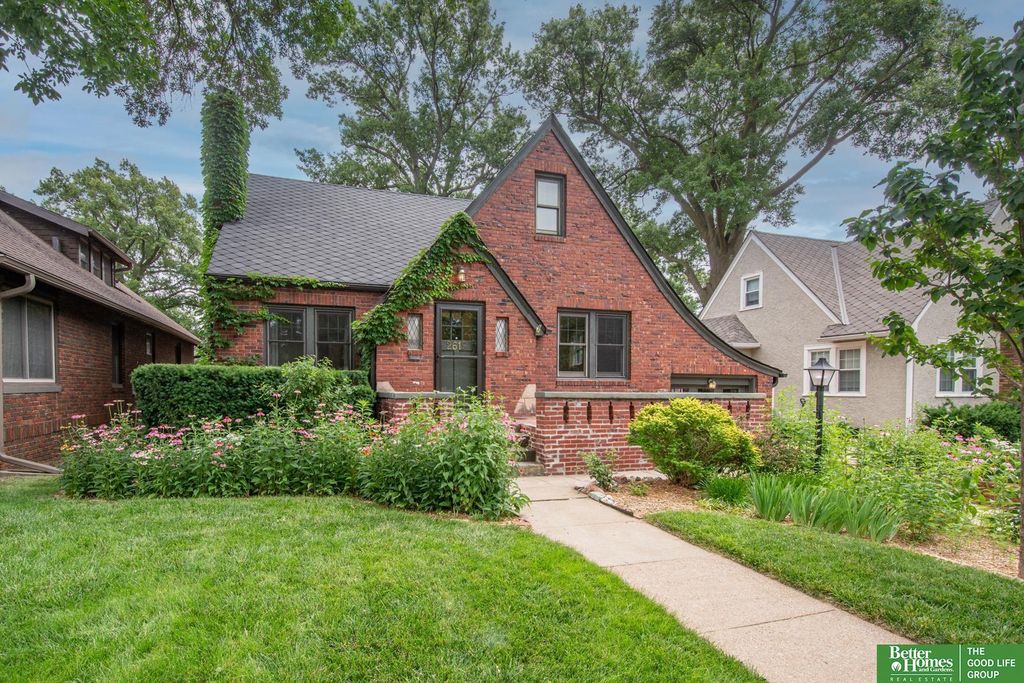 2619 N 52nd Street, Omaha, NE 68104