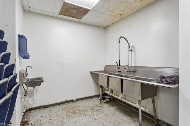 9302 Warwick BLVD, Newport News, VA 23601