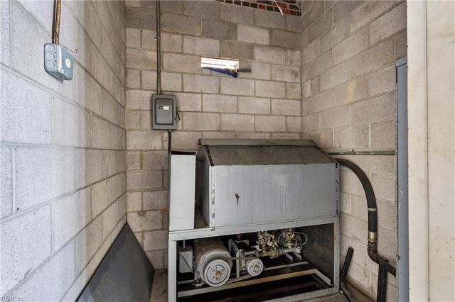 9302 Warwick BLVD, Newport News, VA 23601