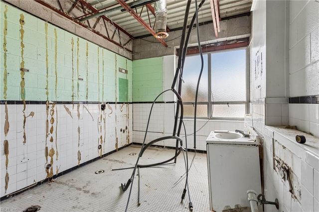 9302 Warwick BLVD, Newport News, VA 23601