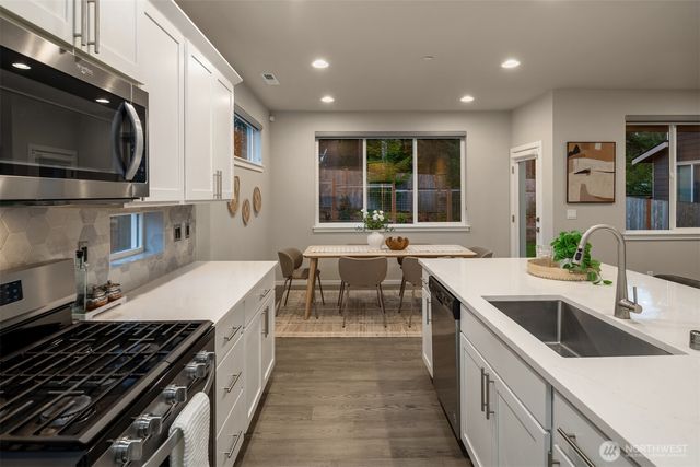 18627 Meridian Place W, Bothell, WA 98012