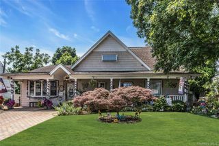 18 Hedge Lane, Westbury, NY 11590