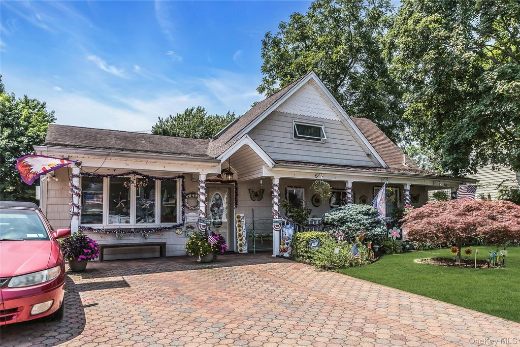 18 Hedge Lane, Westbury, NY 11590 — photo 2