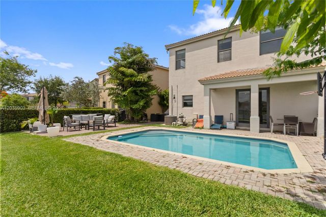 612 NE 193rd St, Miami, FL 33179