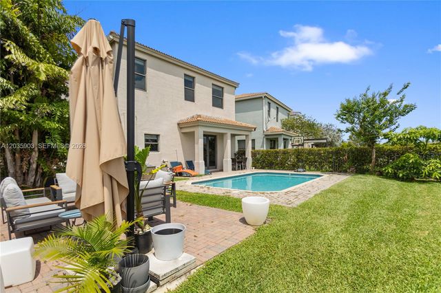 612 NE 193rd St, Miami, FL 33179