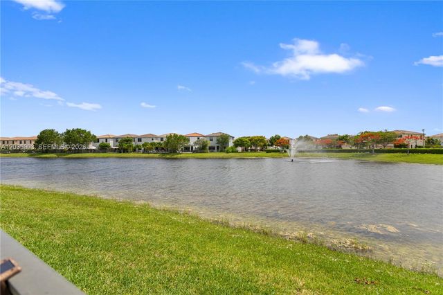 612 NE 193rd St, Miami, FL 33179