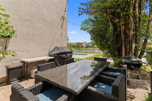 612 NE 193rd St, Miami, FL 33179