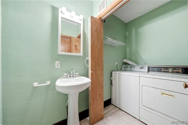 65 Hammerschmidt Avenue, Buffalo, NY 14210