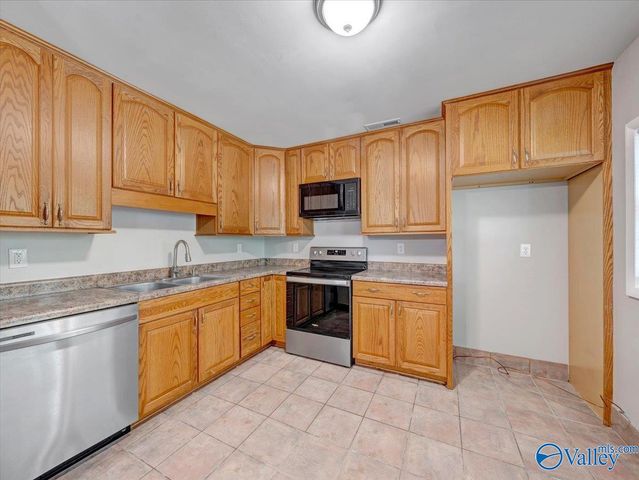 8264 Carpenter Lane, Athens, AL 35611