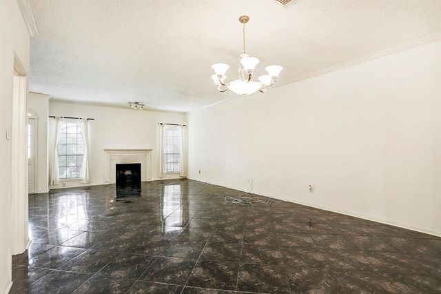 800 Country Place Drive 303, Houston, TX 77079