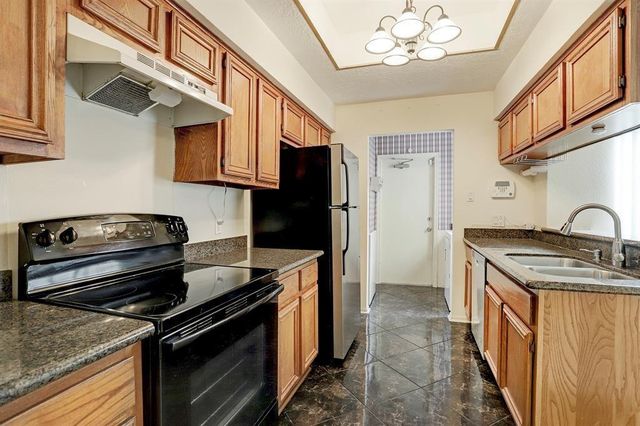 800 Country Place Drive 303, Houston, TX 77079
