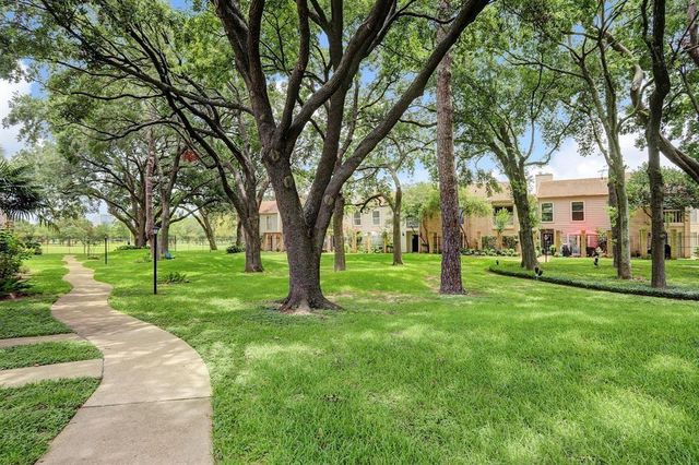 800 Country Place Drive 303, Houston, TX 77079