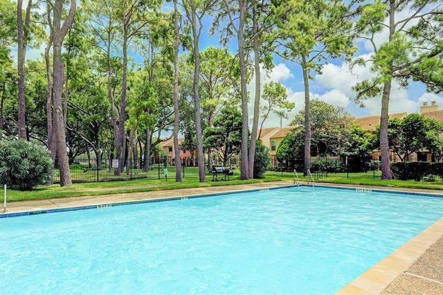 800 Country Place Drive 303, Houston, TX 77079