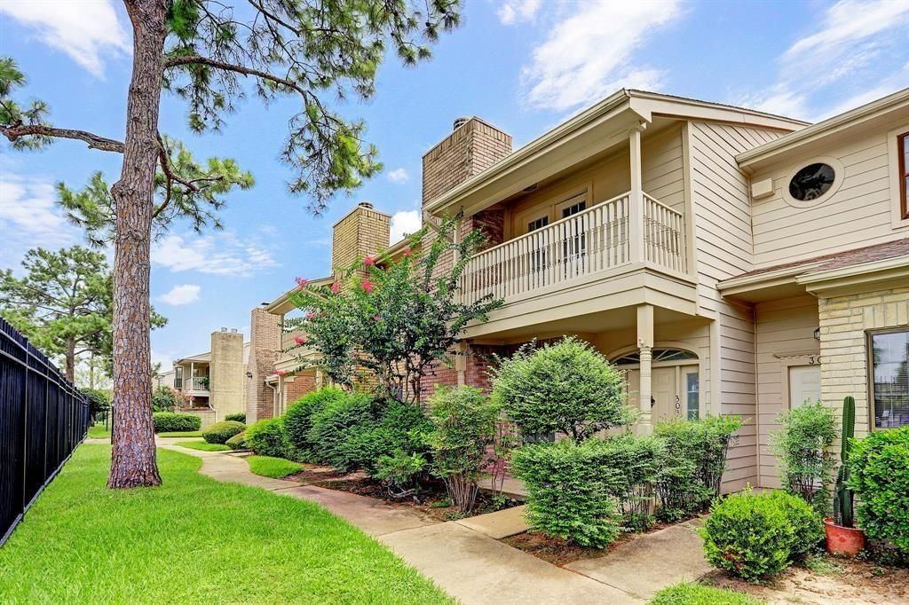 800 Country Place Drive 303, Houston, TX 77079