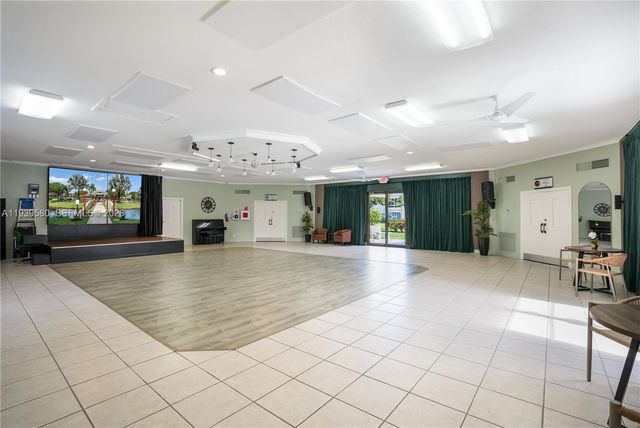 4801 NW 34th Street 406, Lauderdale Lakes, FL 33319