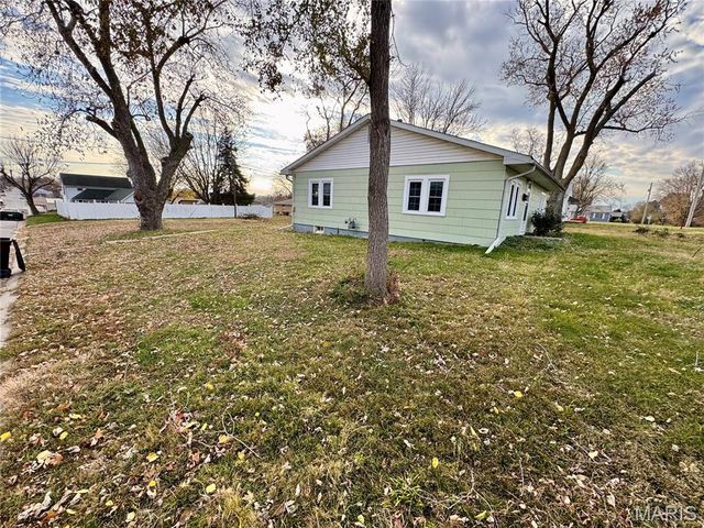 201 W Massie Street, Palmyra, MO 63461