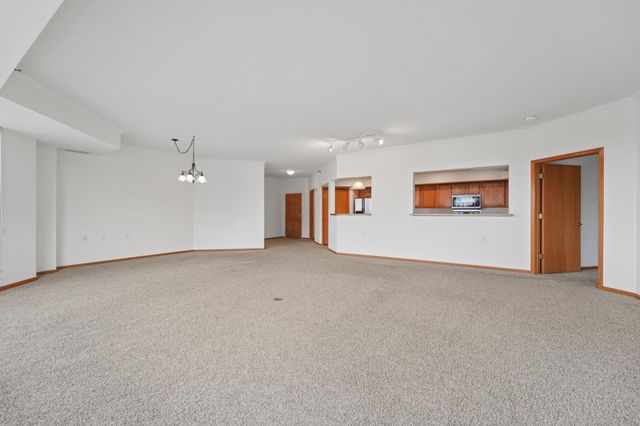 6600 Lyndale Avenue S 402, Richfield, MN 55423