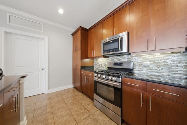 40 Prairie Park Drive 702, Wheeling, IL 60090