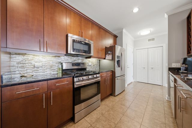 40 Prairie Park Drive 702, Wheeling, IL 60090