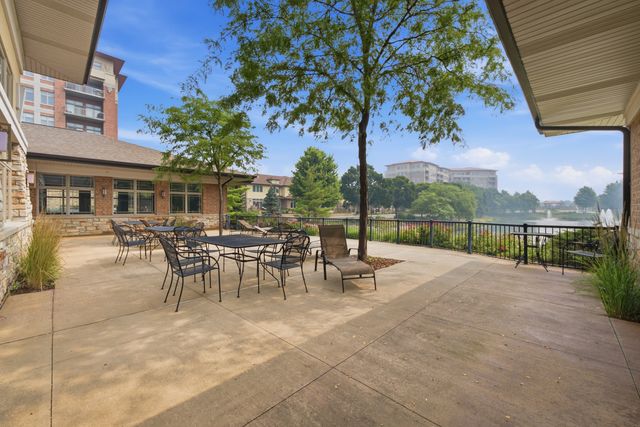 40 Prairie Park Drive 702, Wheeling, IL 60090