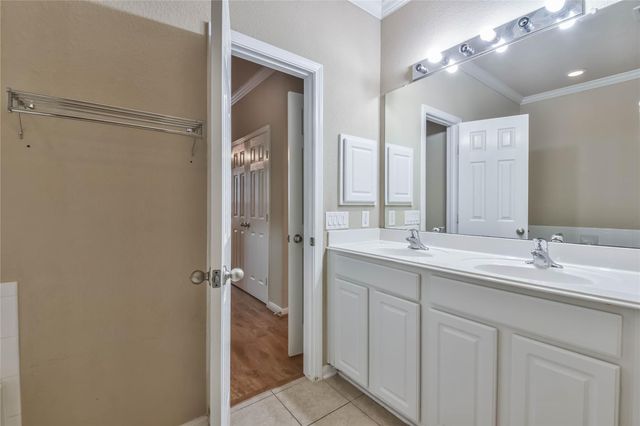 1135 Glenwood Canyon Lane, Houston, TX 77077