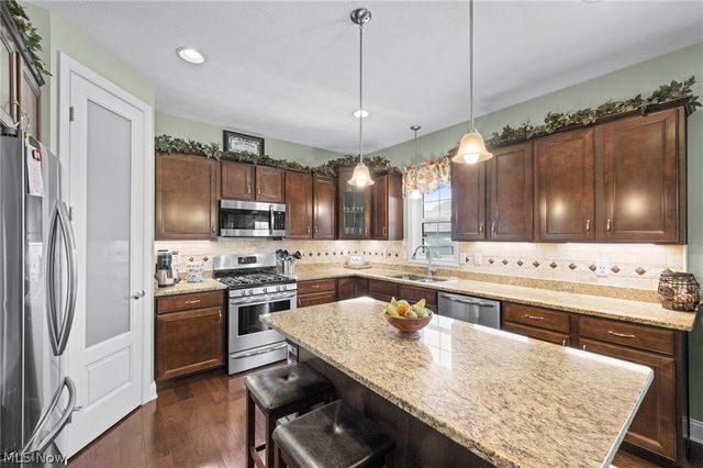 192 Shoreland Circle, Willowick, OH 44095