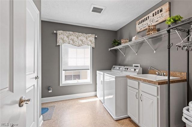192 Shoreland Circle, Willowick, OH 44095
