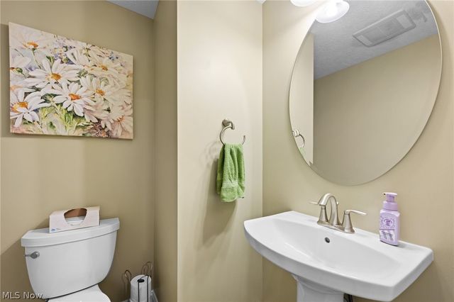 192 Shoreland Circle, Willowick, OH 44095